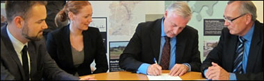 Aftalen underskrives i ministeriet