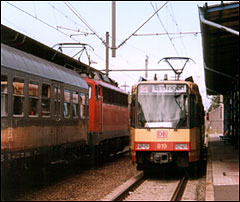 Duo-sporvogn på banegården i Baden Baden. 
Foto: Helge Bay 1999