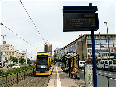 Stoppested med togviserskilte i Leipzig
