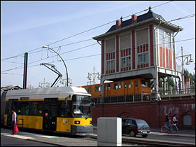 Letbane og metro mødes ved S-togsstation i Berlin (Warschauerstrasse Bf)